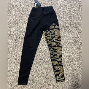 VIRUS Compression Fit, Size M, Asymmetric Pants